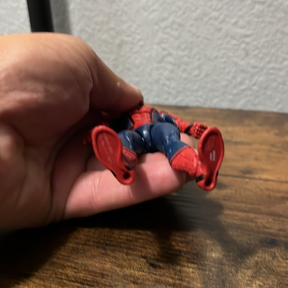 Superhero Action Figure Set - Red and Blue - Picture 6 of 10
